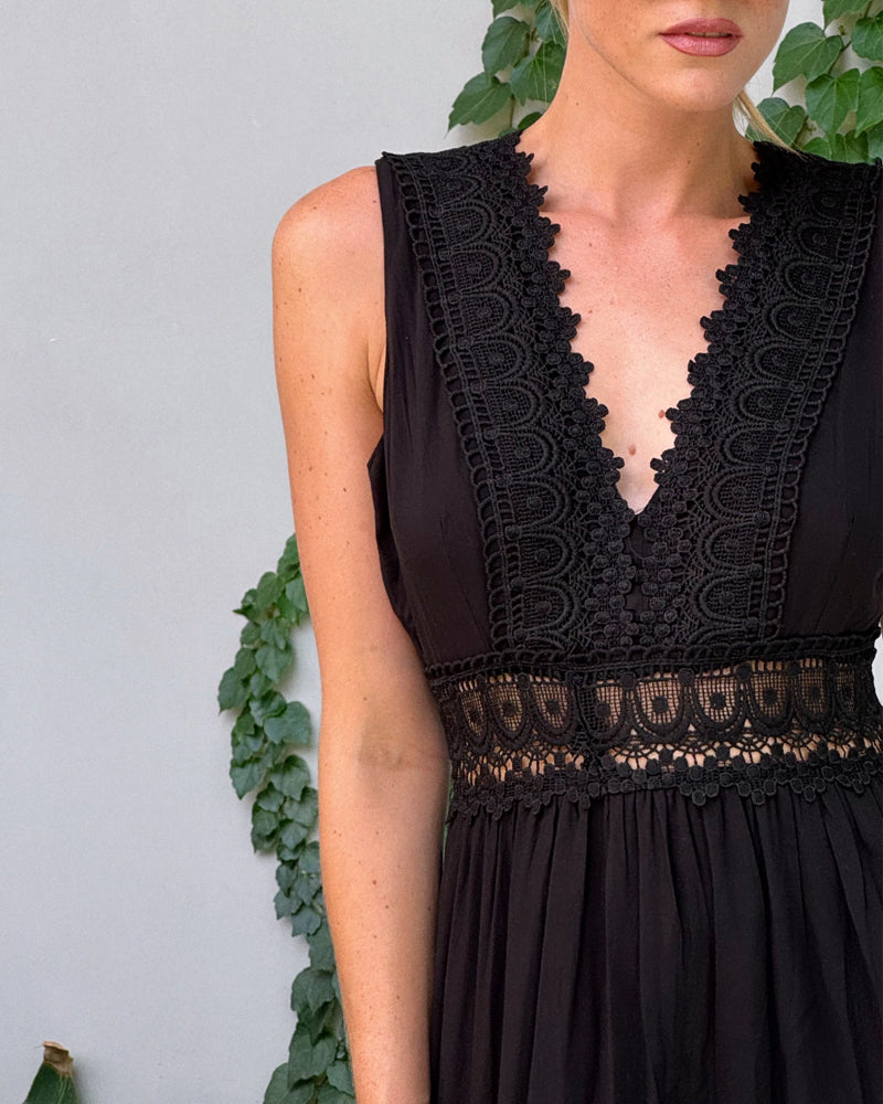 Amara | Elegant Lace Midi Dress