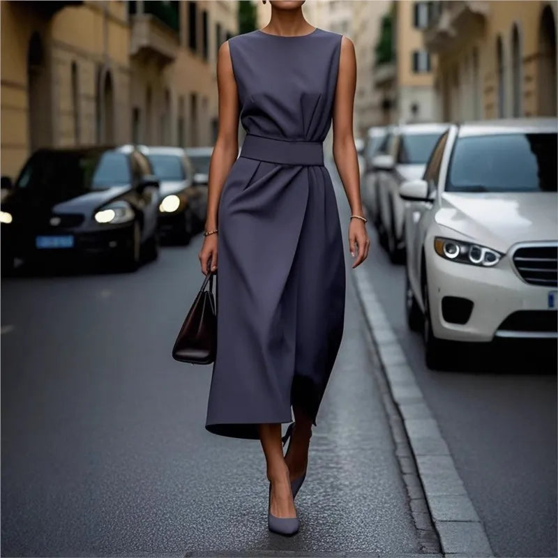 Zaria – Elegant Round-Neck Dress